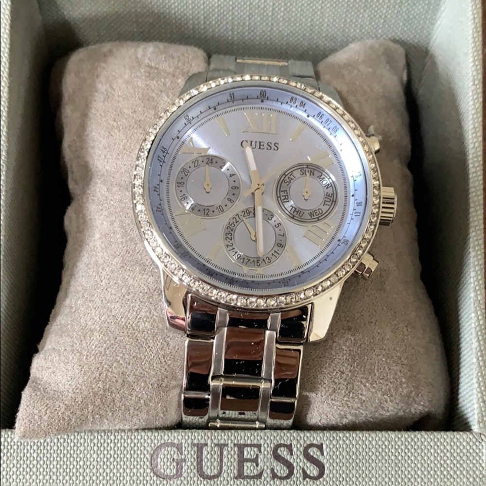 BRAND NEW Guess watch